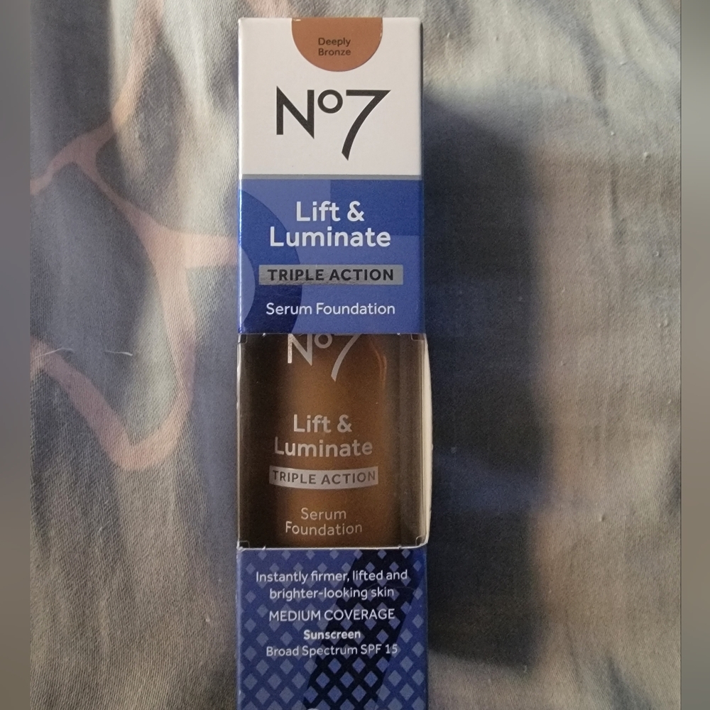 No7 Lift and Luminate Serum Foundation Deeply Bronze SPF15 - New